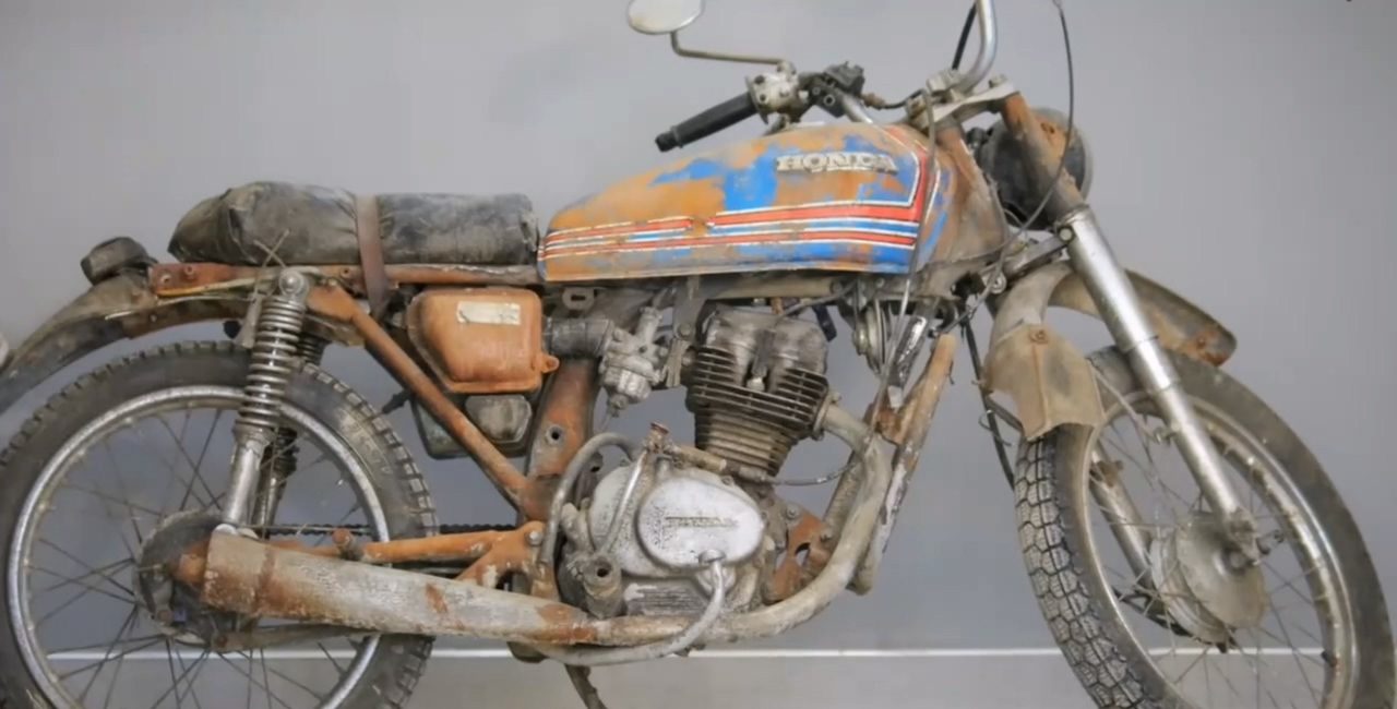 50 year old Honda motorcycle disassembled to see what parts are at fault