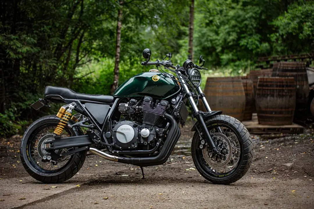 The Yamaha XJR1300 retrofited with a great face