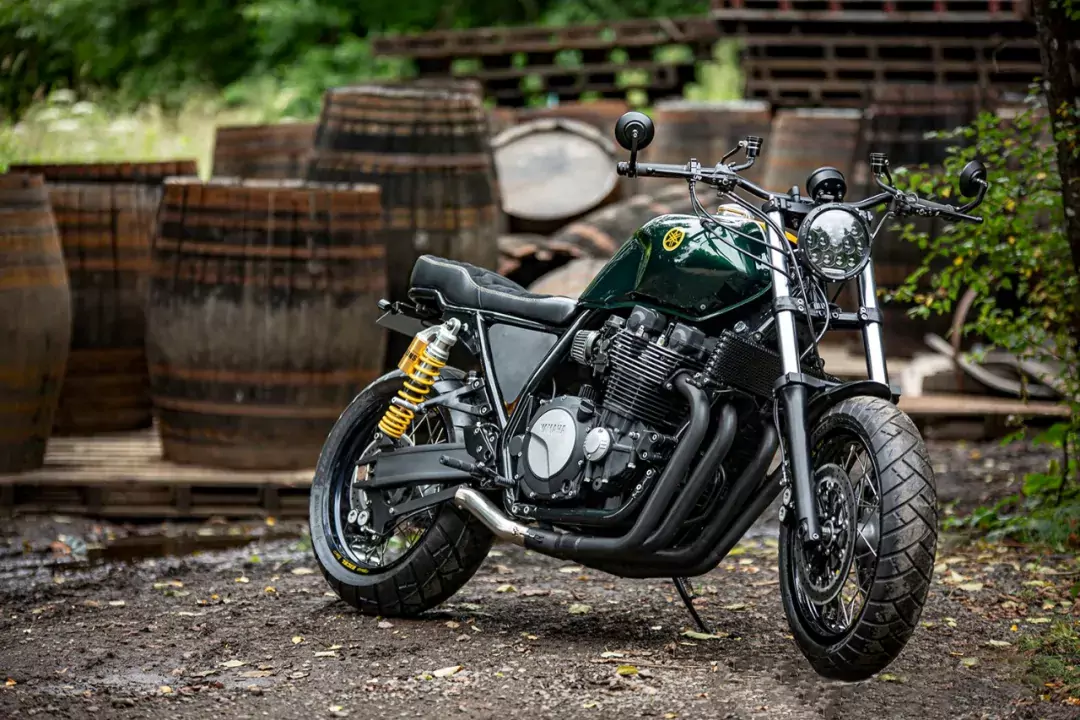 The Yamaha XJR1300 retrofited with a great face