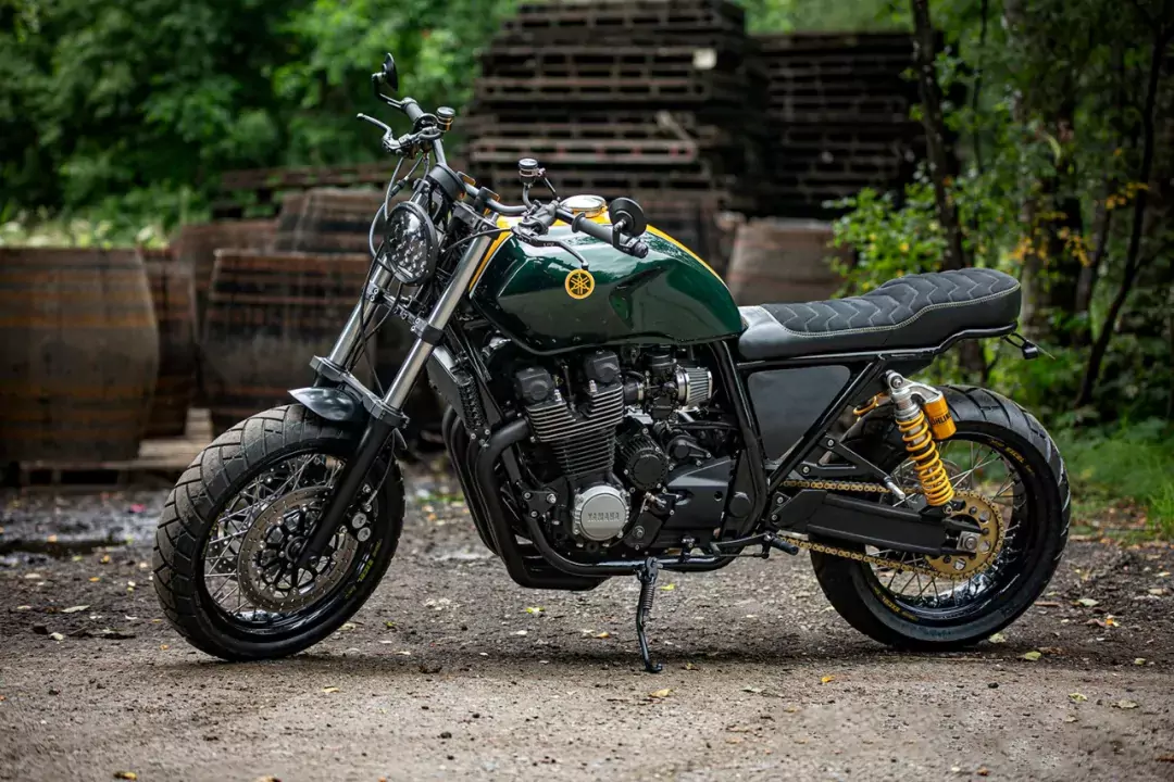 The Yamaha XJR1300 retrofited with a great face